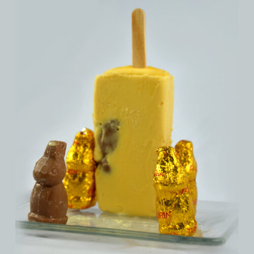Paleta de Rompope rellena con conejito